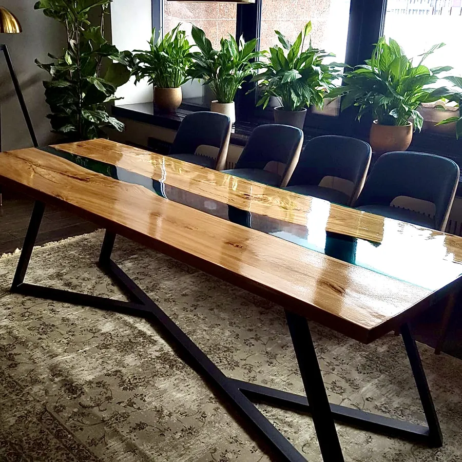 Стол-река из карагача. Ресторан "Асадо", г.Екатеринбург, работа spilcenter.com