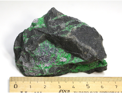 Уваровит кристаллы на породе, Урал (66*48*33 мм, 150 г) №24517