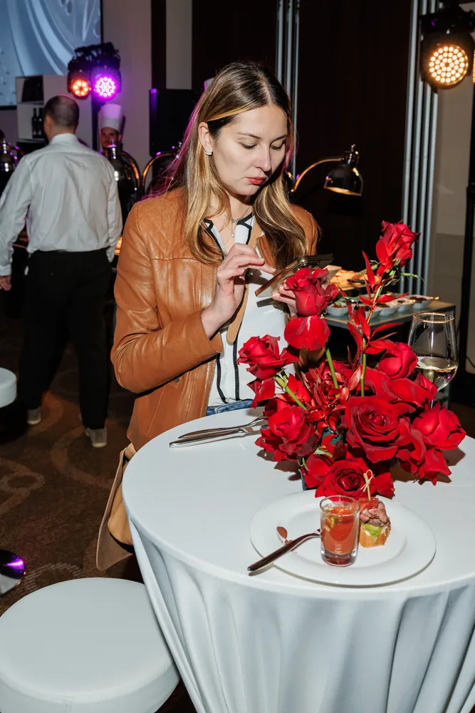 Оформление презентации Kuppersberg цветочными композициями от компании "Приятно" 