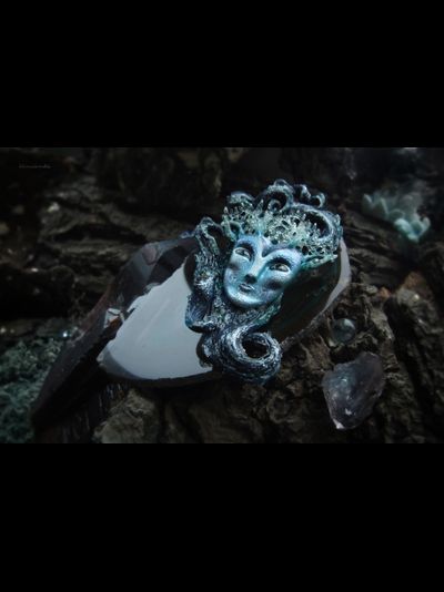 "Луми - Сердце Льдов", коллекционная брошь в стиле фентези