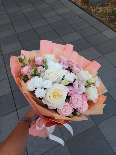 Букет с пионовидной кустовой розой "Персик"
