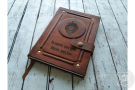кожаный ежедневник в винтажном стиле с именной гравировкой