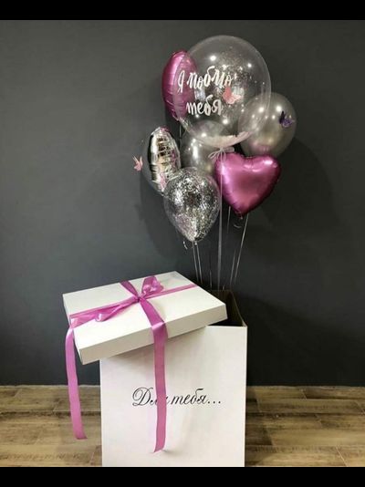 коробка с надписью и бантом