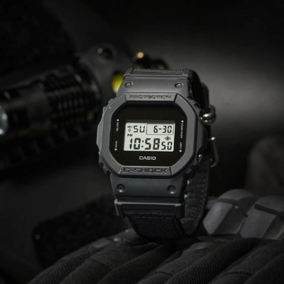 Часы Casio G-Shock DW-5600BCE-1