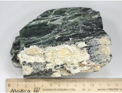 Серпентин, необработанный, дикий образец, Россия, КЧР, Урупский район (124*98*46 мм, 784 г) №37613