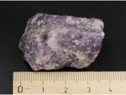Лепидолит фиолетовый, необработанный образец, Бразилия (38*33*21 мм, 32 г) №38264
