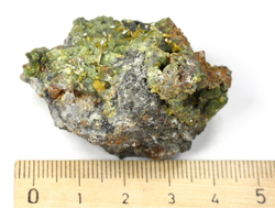 Вульфенит, коллекционный образец, Марокко (46*33*28 мм, 93 г) №25997