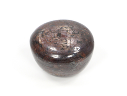 Корунд красный (рубин) с иризацией, галтовка, Индия (18*15*15 мм, 9,7 г) №27558