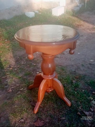 Столик на точёной ножке