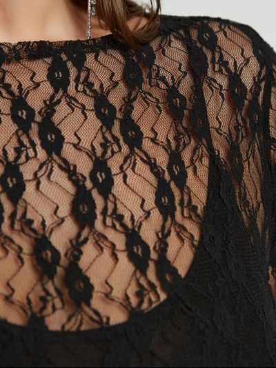 Топ из гипюра