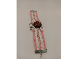 Браслет кожаный с янтарным кабошоном.