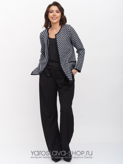 Женский вязаный жакет полуприлегающего силуэта