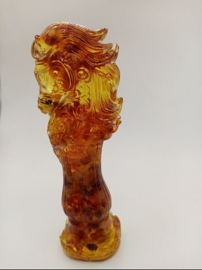 Статуэтка конь янтарь заливка.