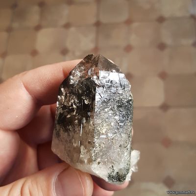 Кварц с хлоритом. Россия. 65*55*45мм