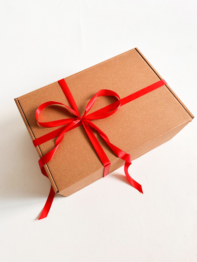 Огромная подарочная коробка GILEV 52x38x22 см с наполнителем и красной лентой