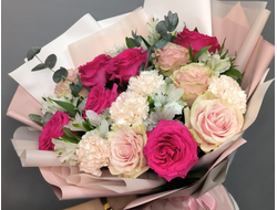 Букет с гвоздикой и малиновой розой "Для самой лучшей"