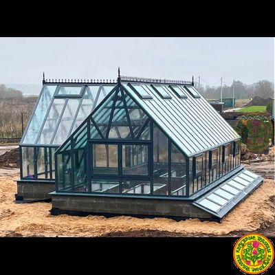 Базовая комплектация теплицы в английском стиле с холлом из стекала и алюминия ИМПЕРИАЛ размером 4000 х 10000 мм