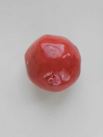 Сочный фрукт гранат (целый)