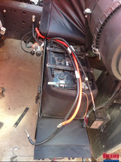 Термозащита для АКБ грузовых автомобилей ТЗГ-10А (КОМПЛЕКТ ИЗ 2-Х ТЕРМОСОВ С ОТДЕЛЬНОЙ КРЫШКОЙ ДЛЯ 2-Х АКБ БЕЗ НАГРЕВАТЕЛЕЙ НТА-3/2 (приобретаются отдельно), АКБ А/h: 190, Габариты, мм: 522x238x215 , автомобиль КАМАЗ с вертикальным расположением АКБ)