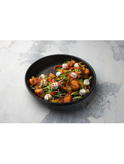 Тёплый салат с лососем (230гр.)