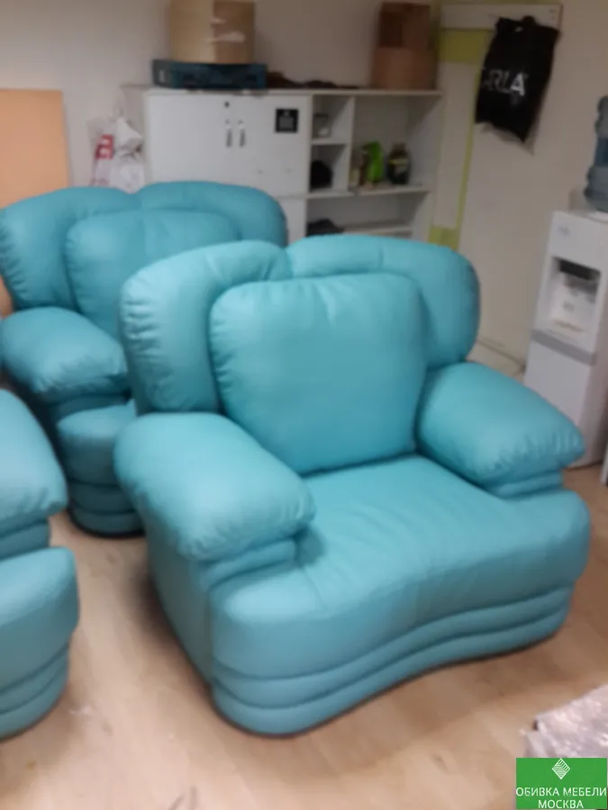 Обивка кресла натуральная кожа.
☎ 