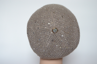 Ореховая женская вязаная кепка