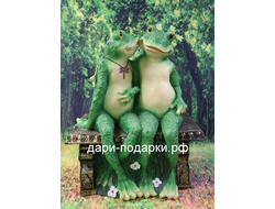 Лягушки парочка на лавочке  44*37*26см   3,3 кг   полистоун Россия  3179/016792