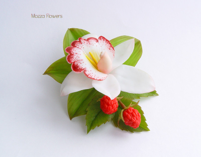 Брошка "Орхидея с малиной".