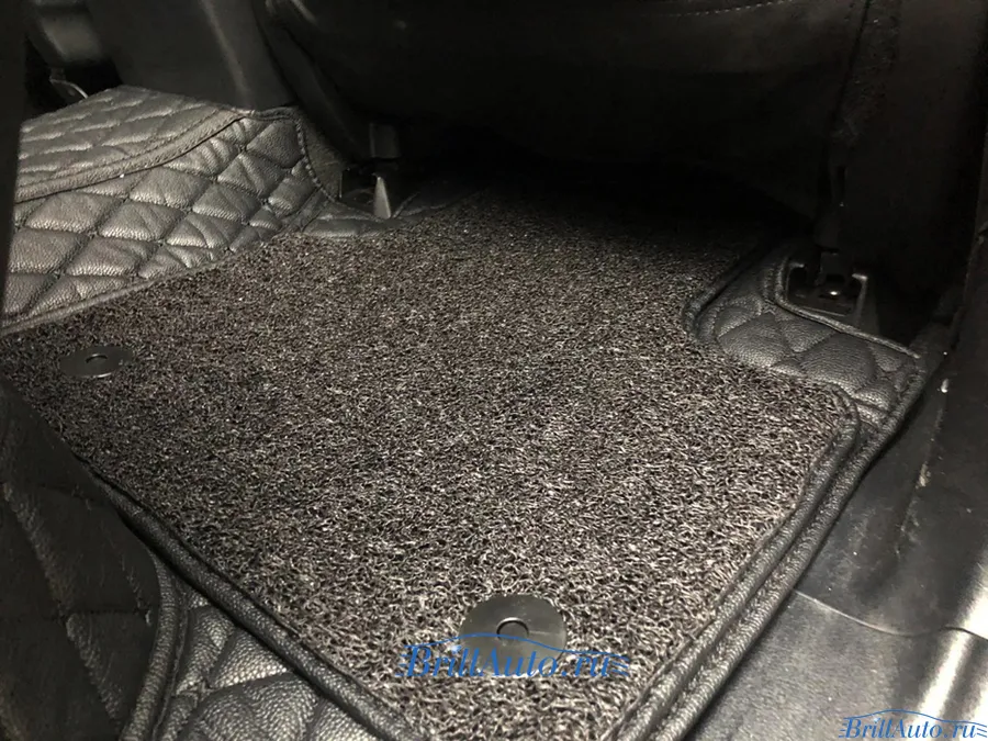 3D-коврики из экокожи в Toyota Hilux