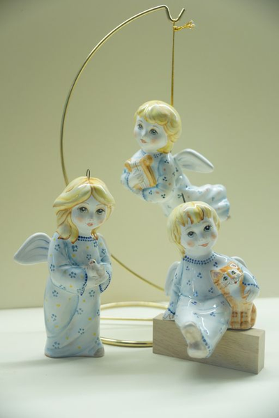 Ангел с голубем