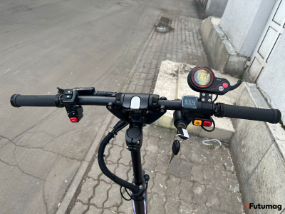 ЭЛЕКТРОСАМОКАТ Currus M10 2022 года с демфером