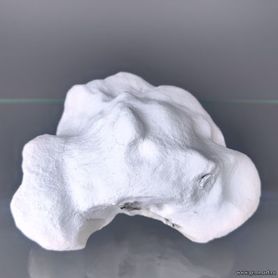 Кахолонг с корочкой кенияита. Южный Урал. Россия. 100*95*50мм