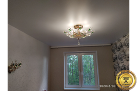 Косметический ремонт комнаты в Мурманске - Поклейка обоев, укладка ламината, натяжной потолок, дверь