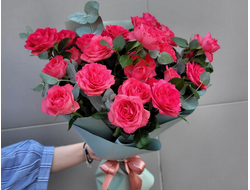 Букет из кустовых роз "Белла Линда"