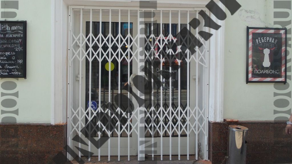Раздвижные решетки Москва Солянка 4 Рёберная Поли Бонс Гастро Бар 1