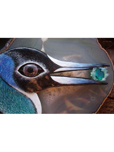 "Ледяной Пингвин Полярных Шаманов", волшебная брошь с изумрудом