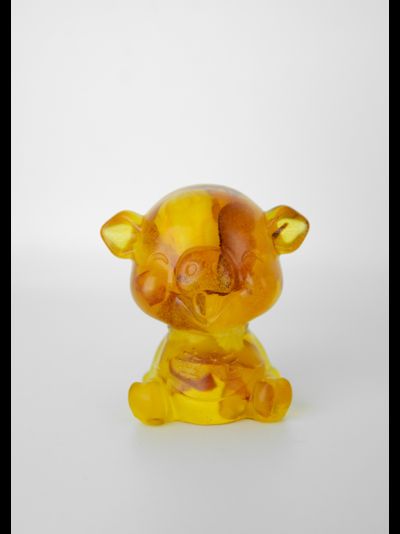 Свинка "Лула" со срезом  янтаря