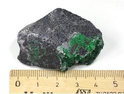 Уваровит кристаллы на породе, Урал (45*30*25 мм, 64 г) №25860