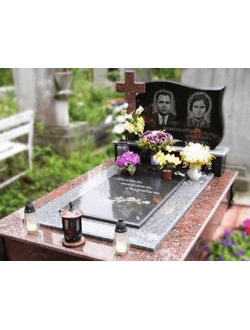 Двойной памятник в западном стиле