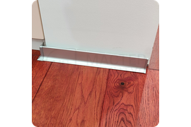 Пример использования плинтуса ПЛ 40 для создания гармоничного и завершённого образа помещения.