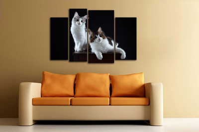 Модульная картина "Статуэтки на тумбочке"