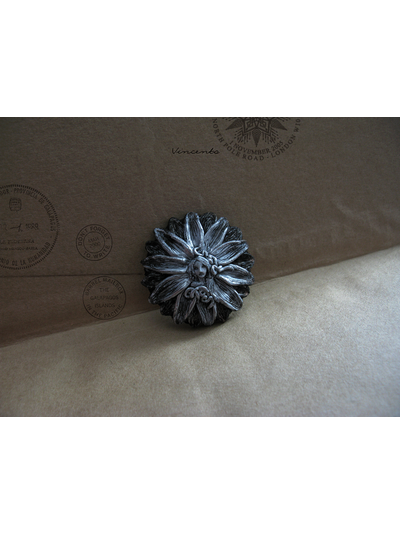 Ночная фея. Брошь в виде цветка в готическом стиле. Миниатюра из полимерной глины