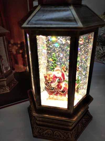 Музыкальный шестигранный фонарь со снегом и USB кабелем "Дед Мороз в санях с подарками", 30х14х14см