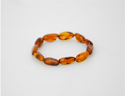 Детский браслет на резинке из обработанного янтаря