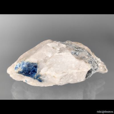 Лазулит в молочном кварце. Россия. 59*30*22мм