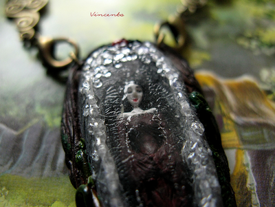 Белоснежка. Кулон по мотивам сказок братьев Гримм. Миниатюра из полимерной глины