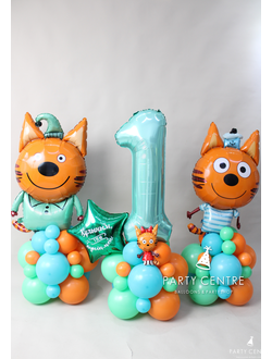 Стойки с фигурами и цифрой "Три кота"