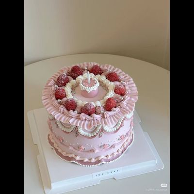 Ламбет с тортиком и сахарной малиной