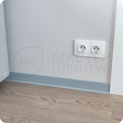 Плинтус ХДФ Dollken S100 100мм Х 2,575 м 1012/1202 Светло-серый в интерьере 3