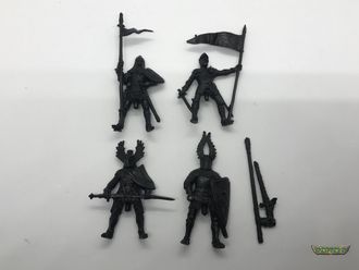 Рыцари всадники - 4 фигуры - черный полиэтилен - без лошадей.